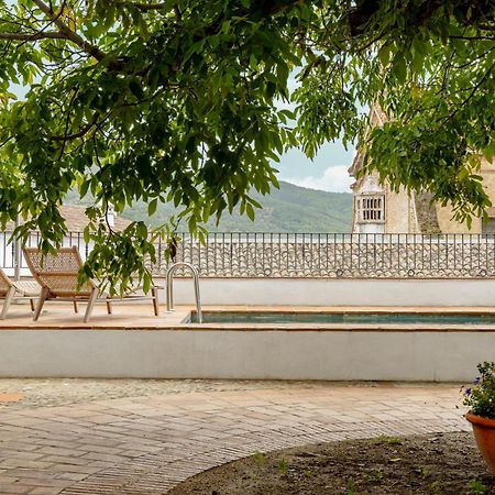 Apartamentos Turisticos El Patio Del Nogal Гвадалупе Экстерьер фото