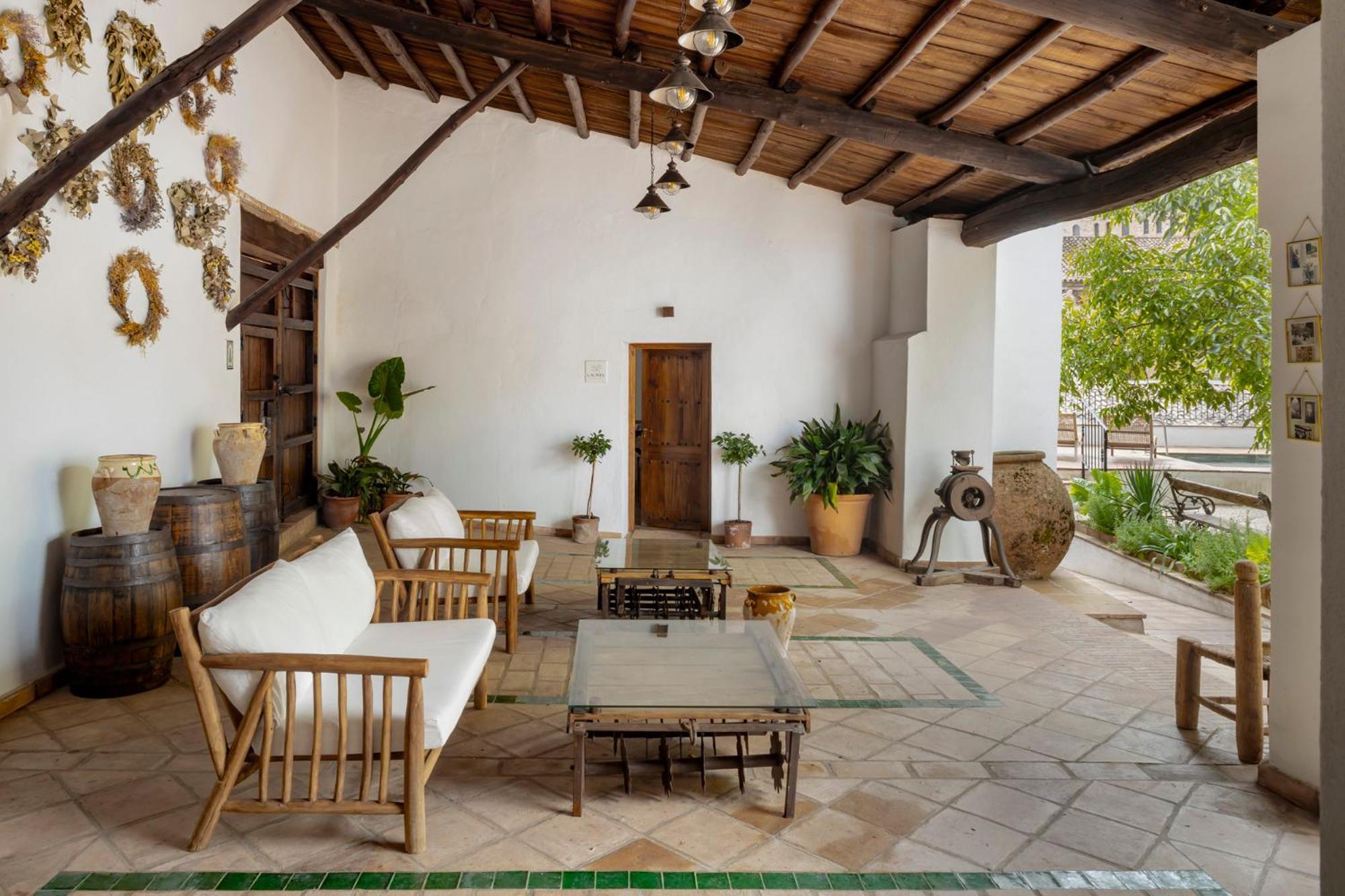 Apartamentos Turisticos El Patio Del Nogal Гвадалупе Экстерьер фото